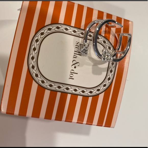 Stella & Dot Silver Winding Arrow Ring - Picture 3 of 5